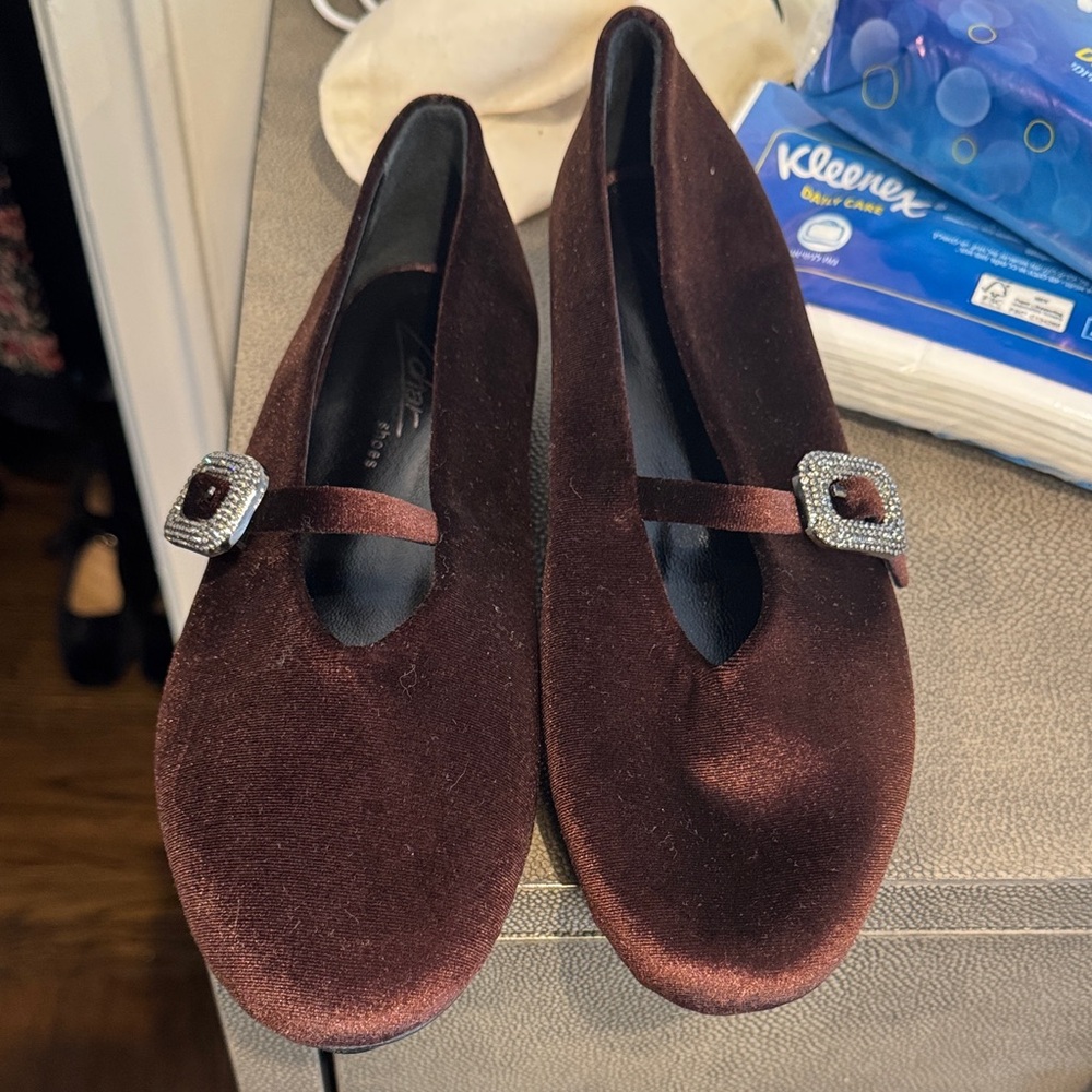 Chic Velvet Women's Flats with Buckle